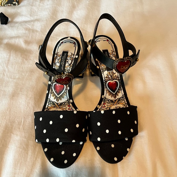 Gently preowned Dolce and Gabbana block heels with heart details! - Picture 2 of 10